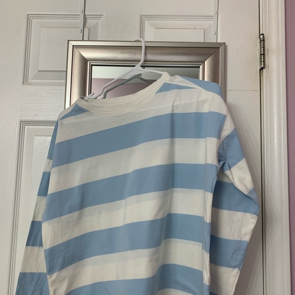 Ladies short length shirt - Picture 3 of 5